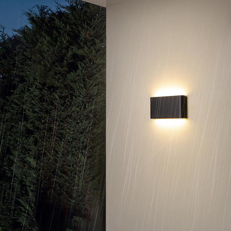 Fenwick Compact Outdoor Sconce
