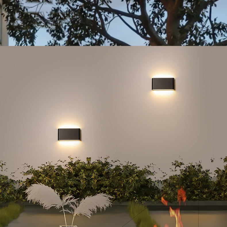Fenwick Compact Outdoor Sconce