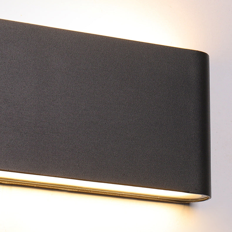 Fenwick Compact Outdoor Sconce