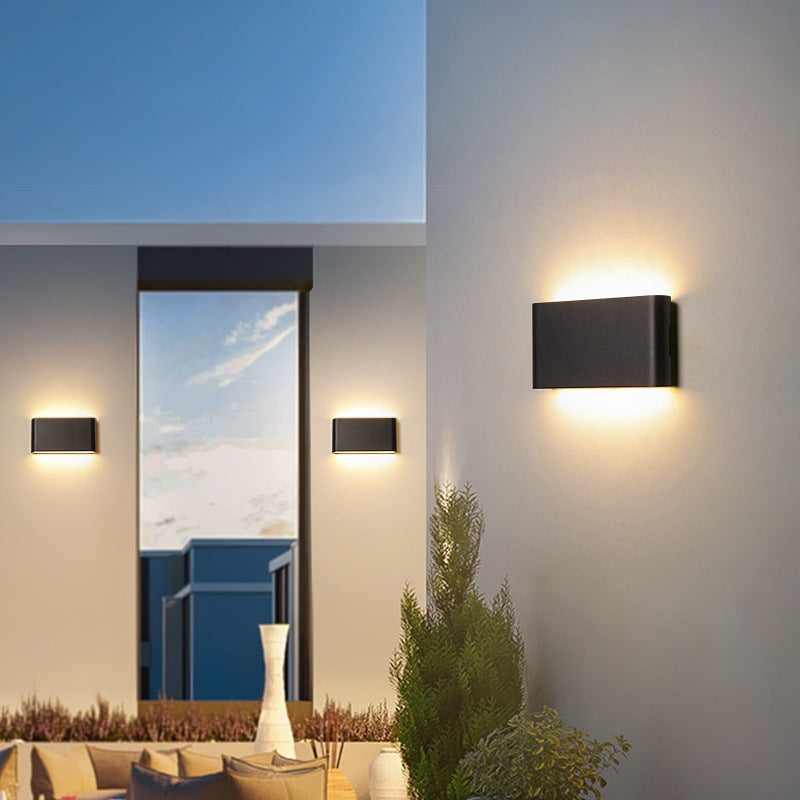 Fenwick Compact Outdoor Sconce