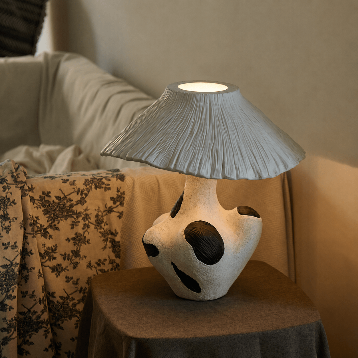 Mirea Sculptural Art Table Lamp