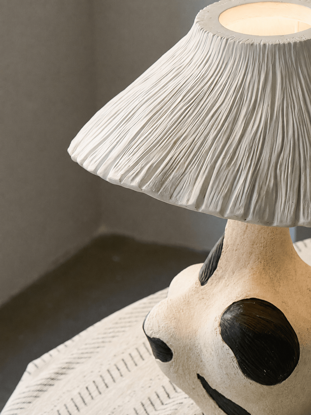 Mirea Sculptural Art Table Lamp
