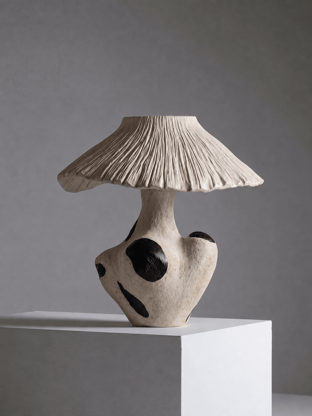 Mirea Sculptural Art Table Lamp