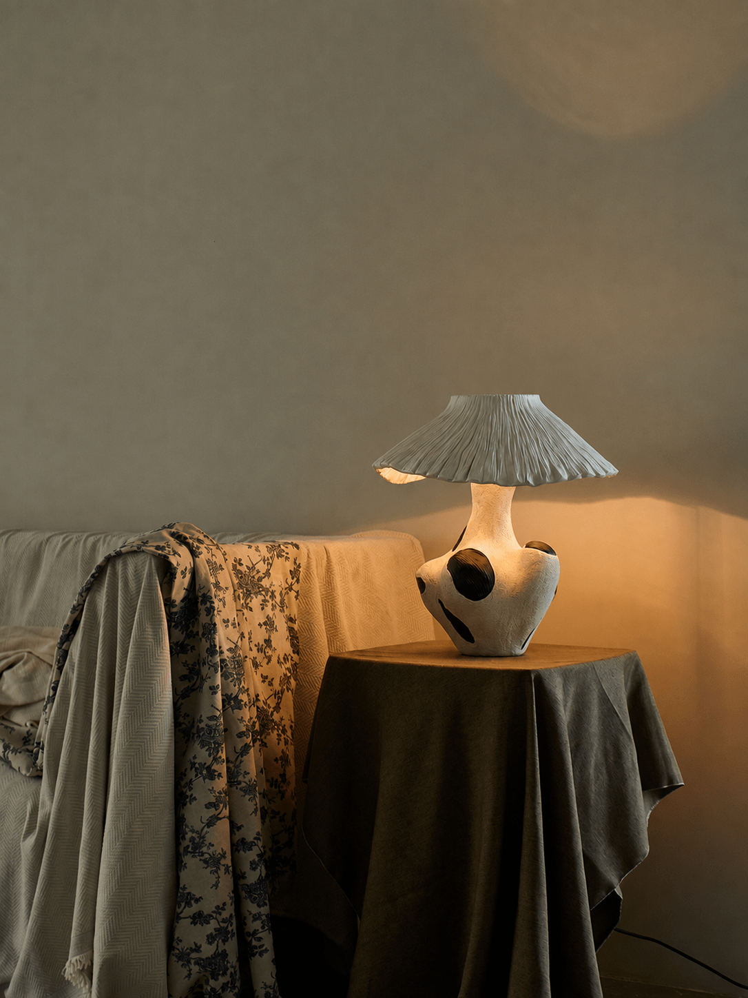 Mirea Sculptural Art Table Lamp