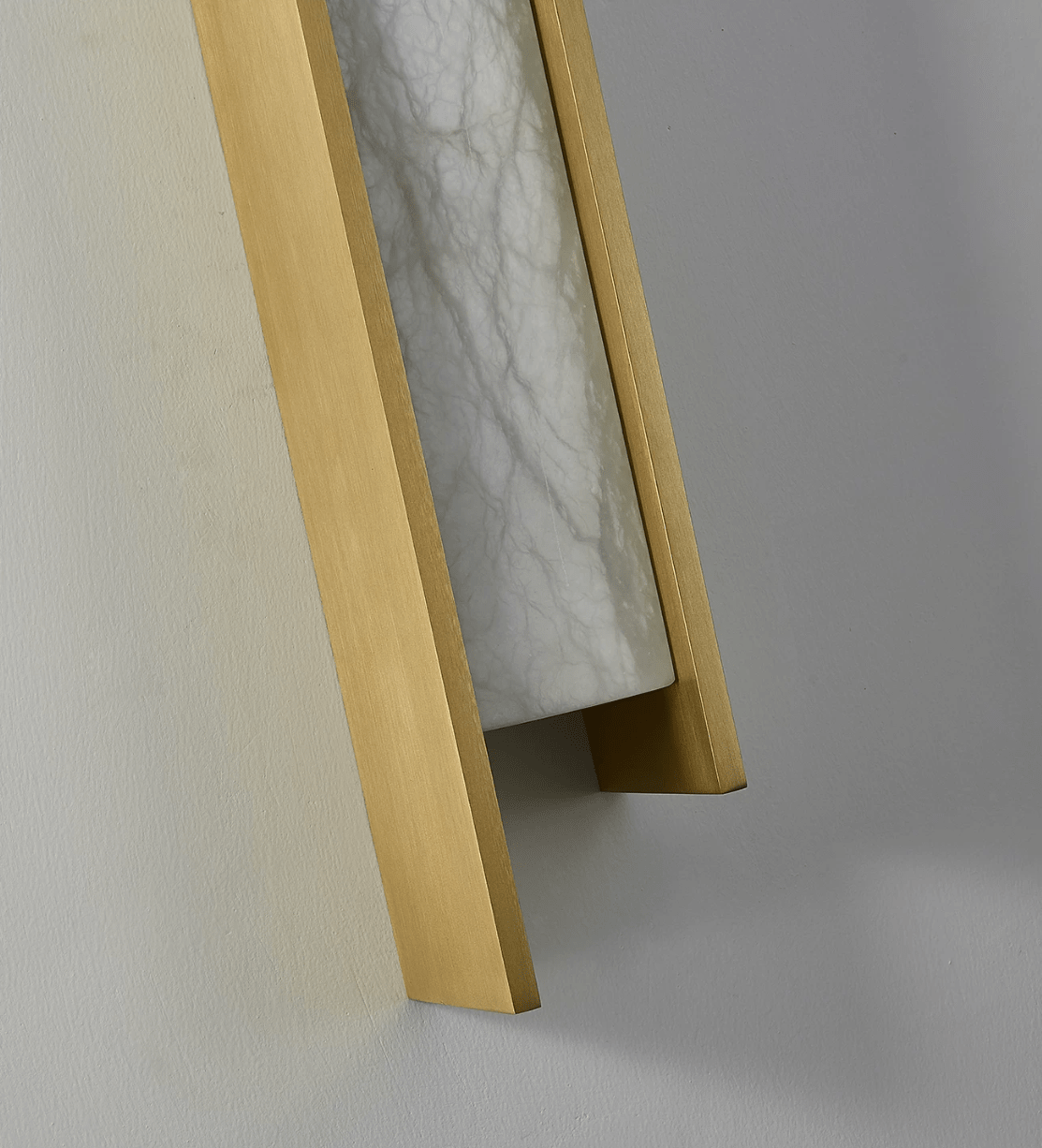 Nivora Alabaster Linear Wall Sconce