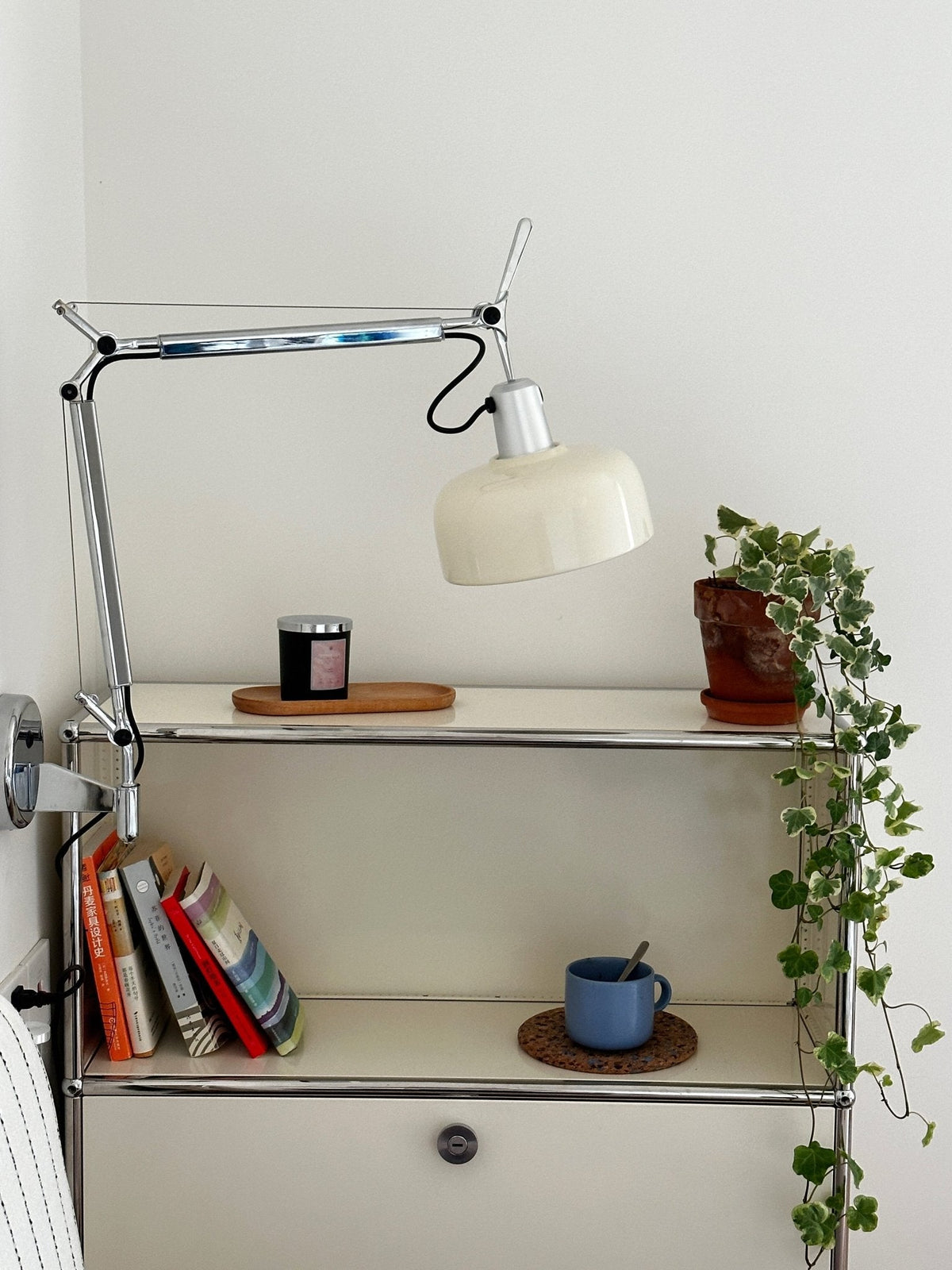 Pivot Swing-Arm Wall Lamp