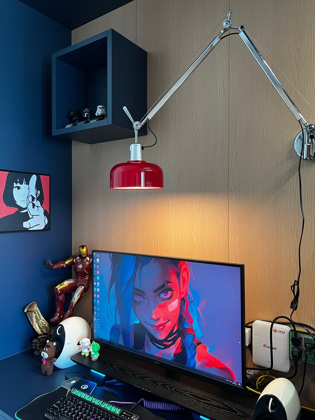 Pivot Swing-Arm Wall Lamp