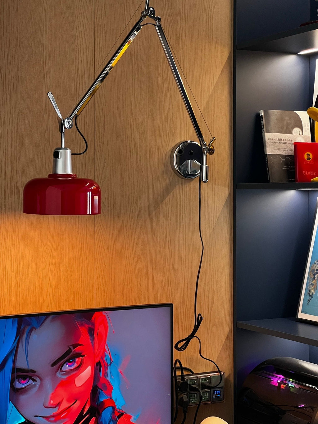 Pivot Swing-Arm Wall Lamp