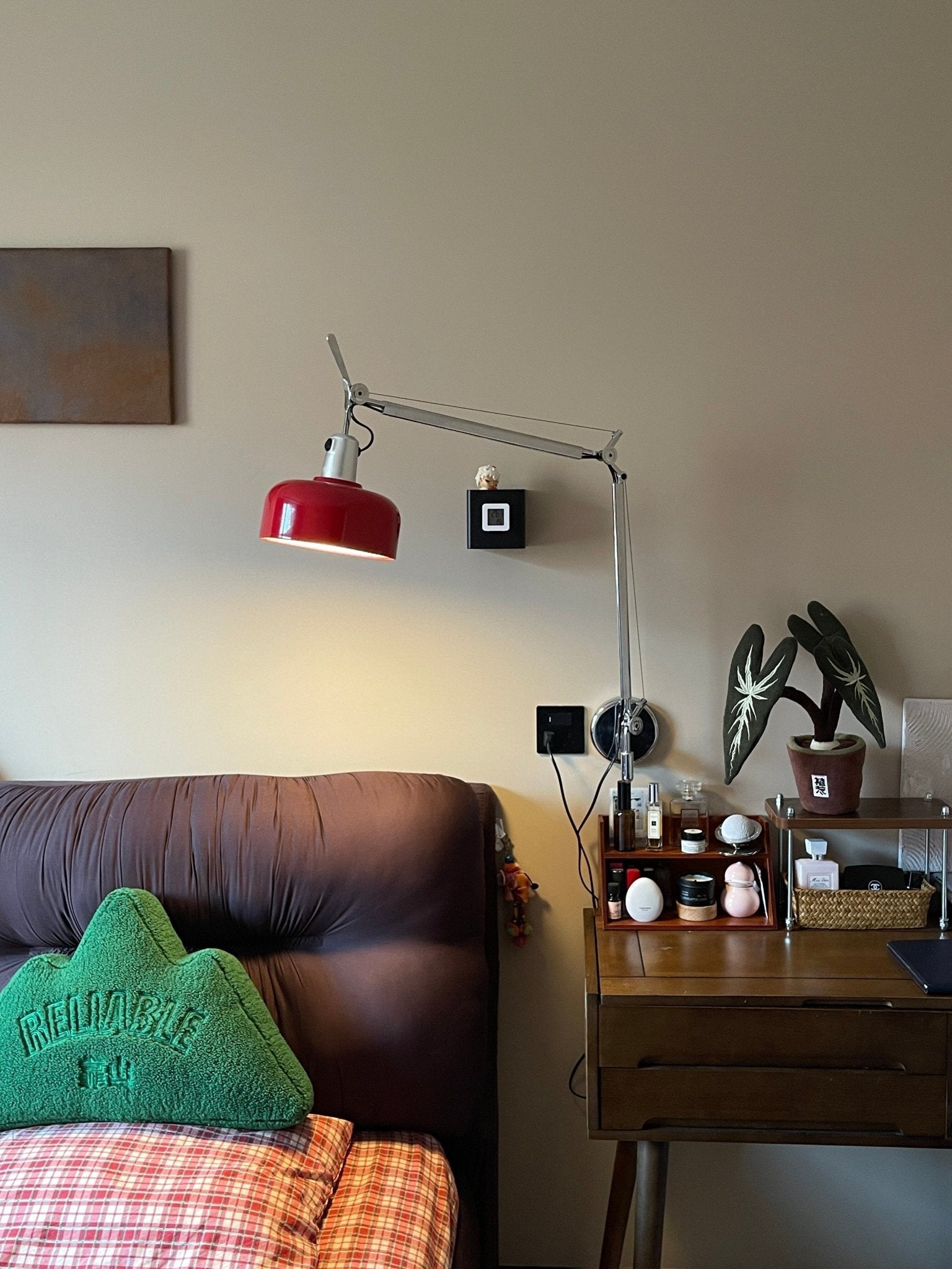Pivot Swing-Arm Wall Lamp