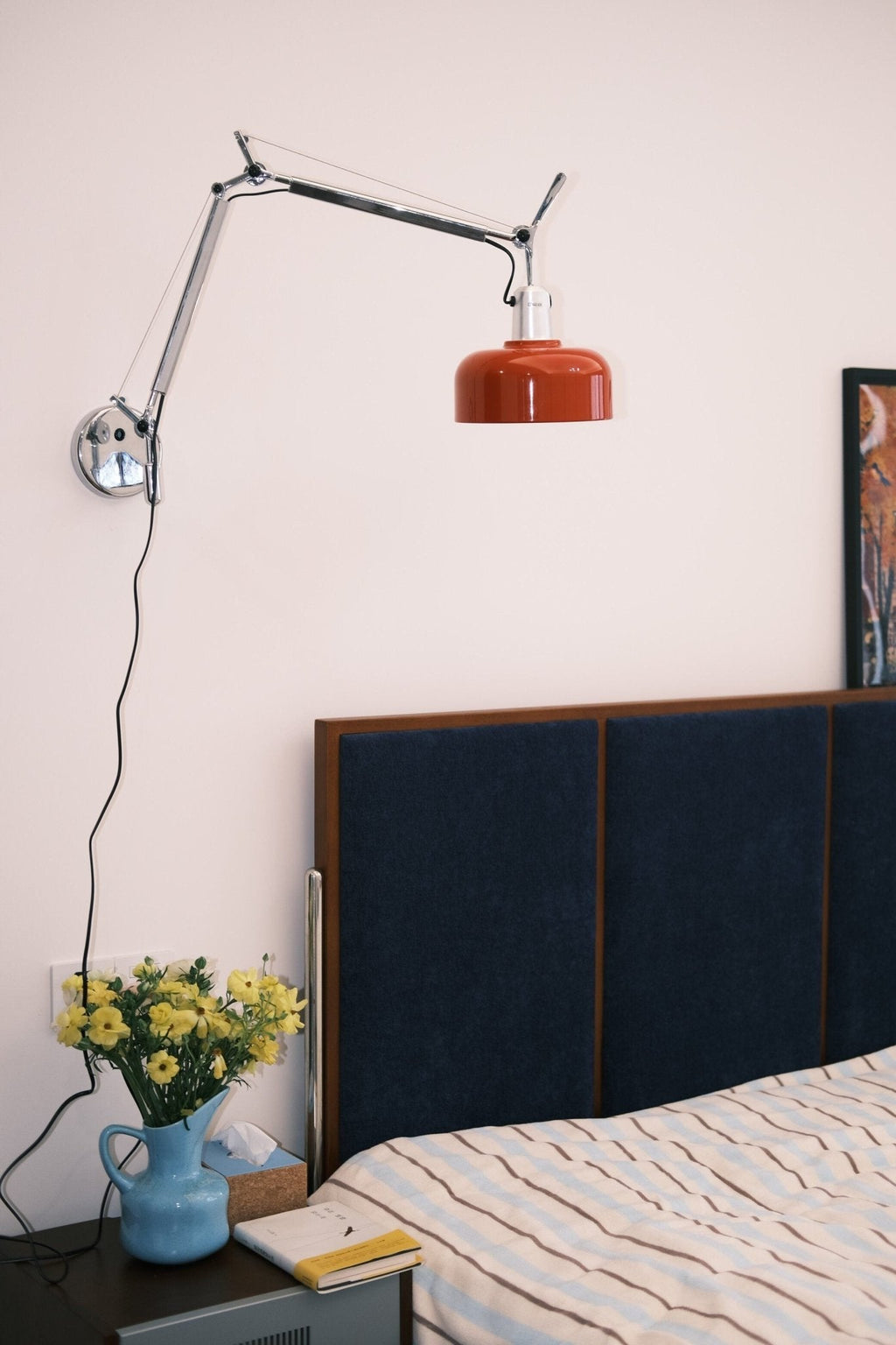 Pivot Swing-Arm Wall Lamp