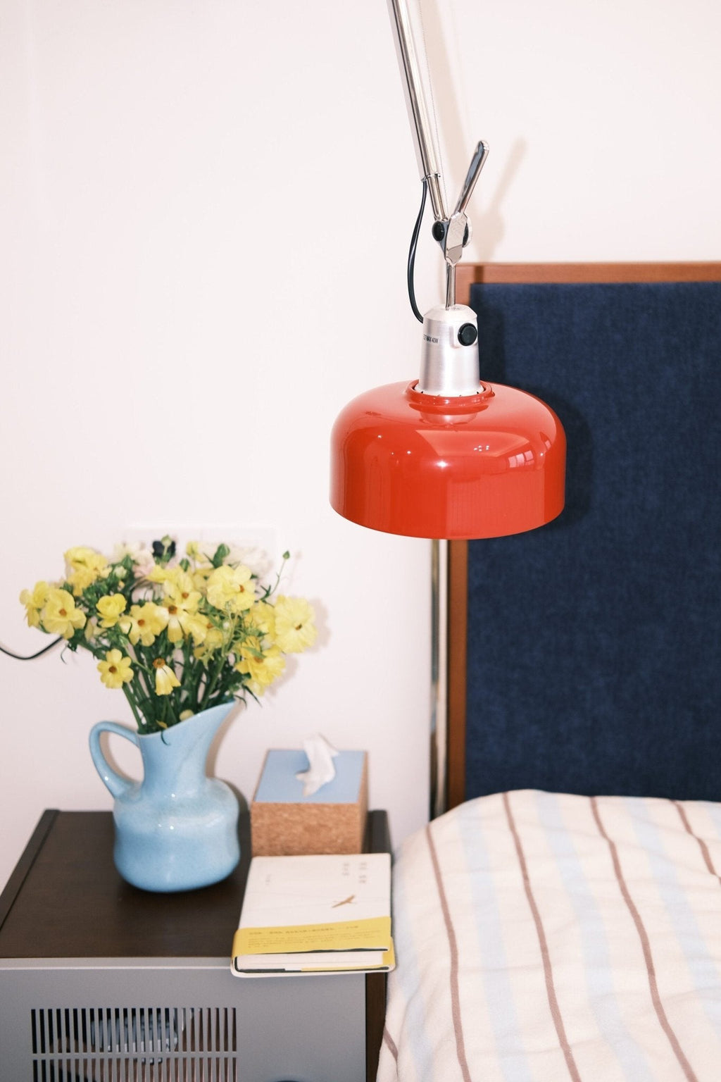 Pivot Swing-Arm Wall Lamp