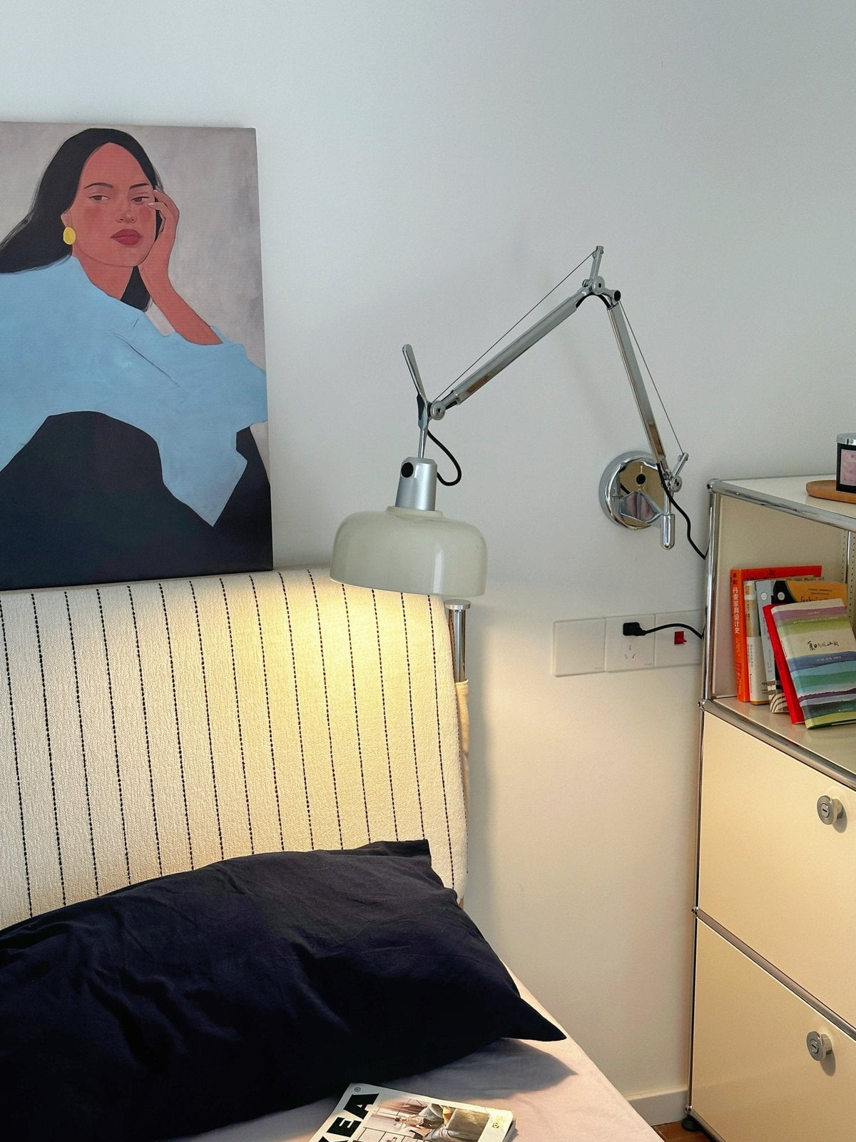Pivot Swing-Arm Wall Lamp