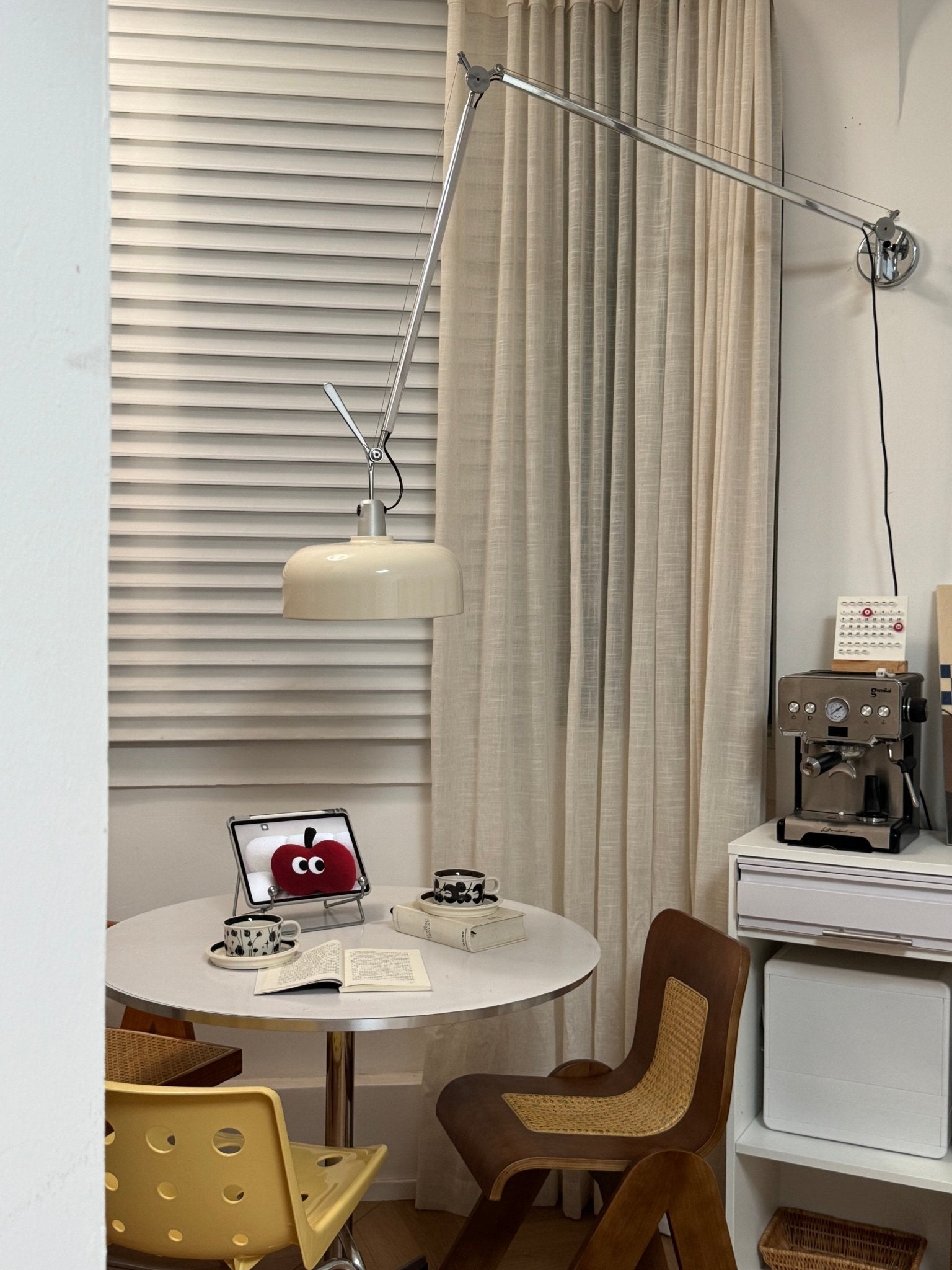 Pivot Swing-Arm Wall Lamp