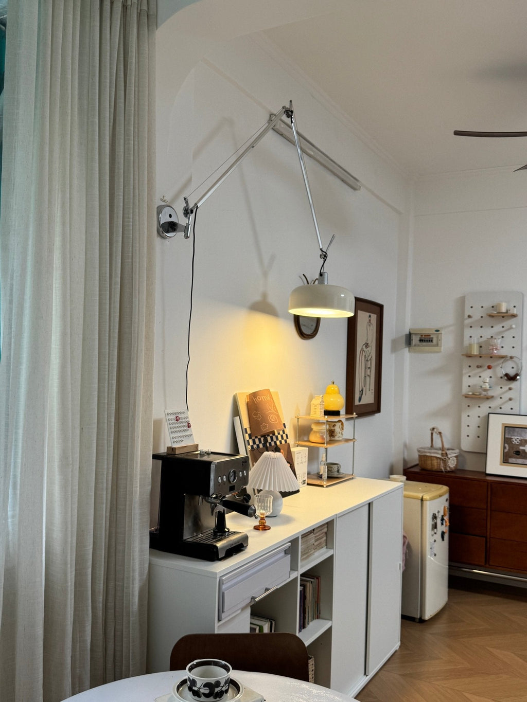 Pivot Swing-Arm Wall Lamp