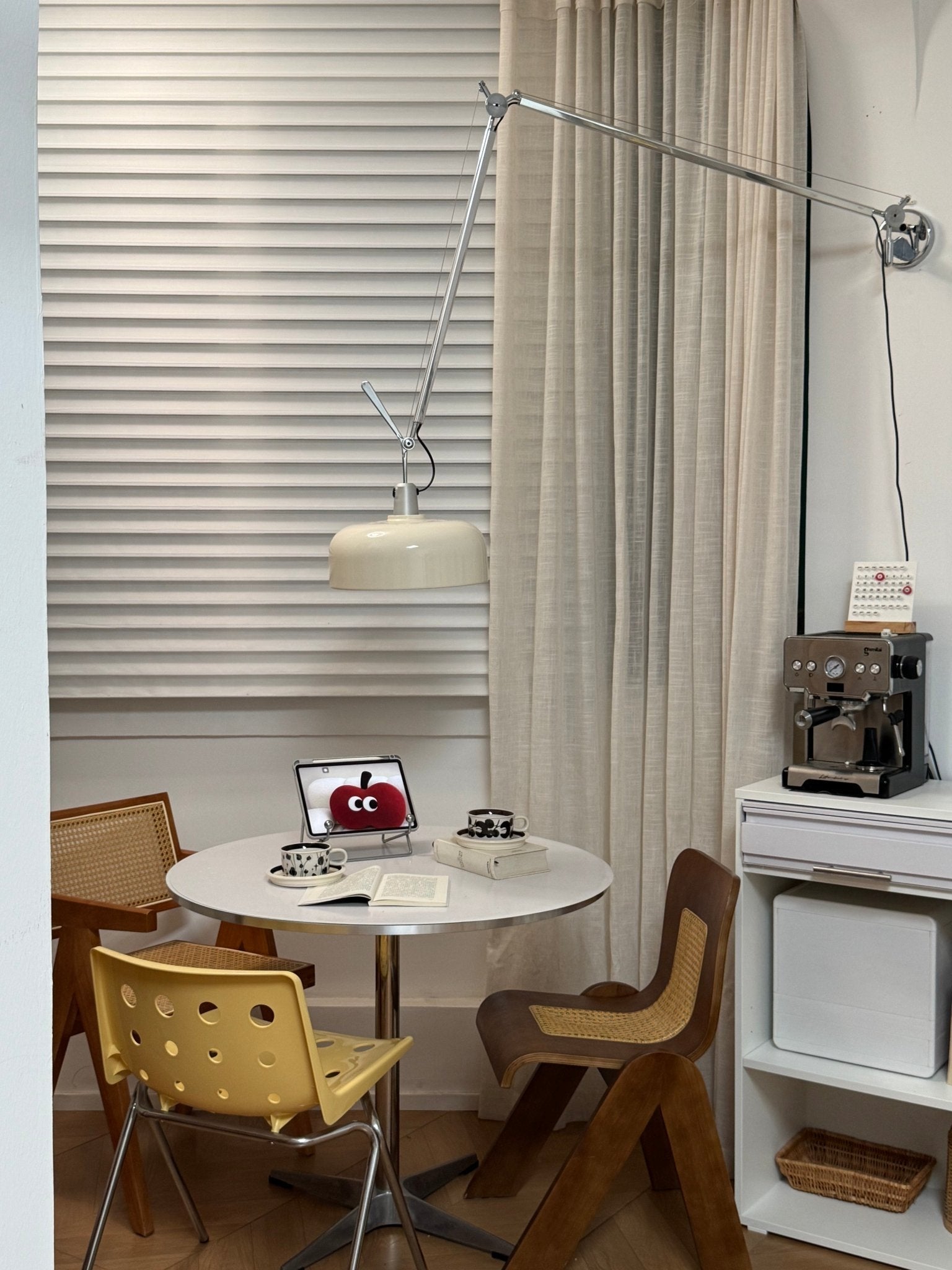 Pivot Swing-Arm Wall Lamp