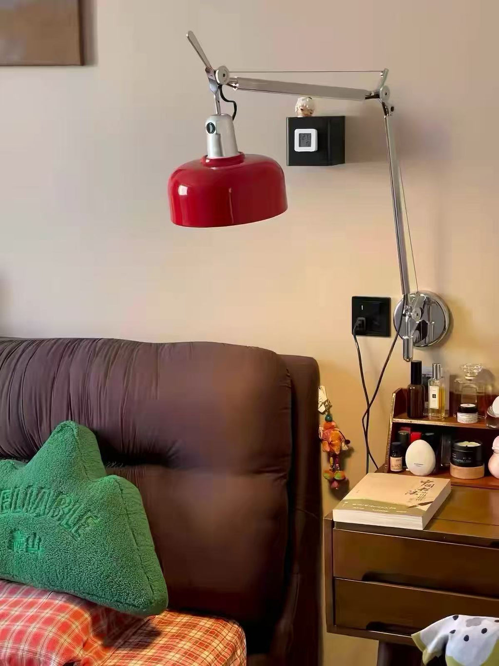 Pivot Swing-Arm Wall Lamp