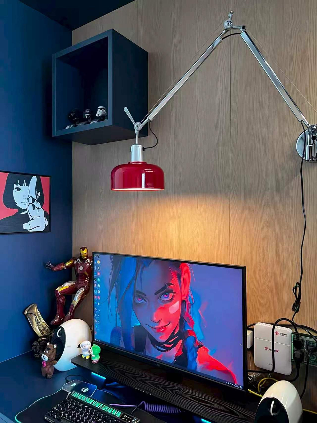 Pivot Swing-Arm Wall Lamp